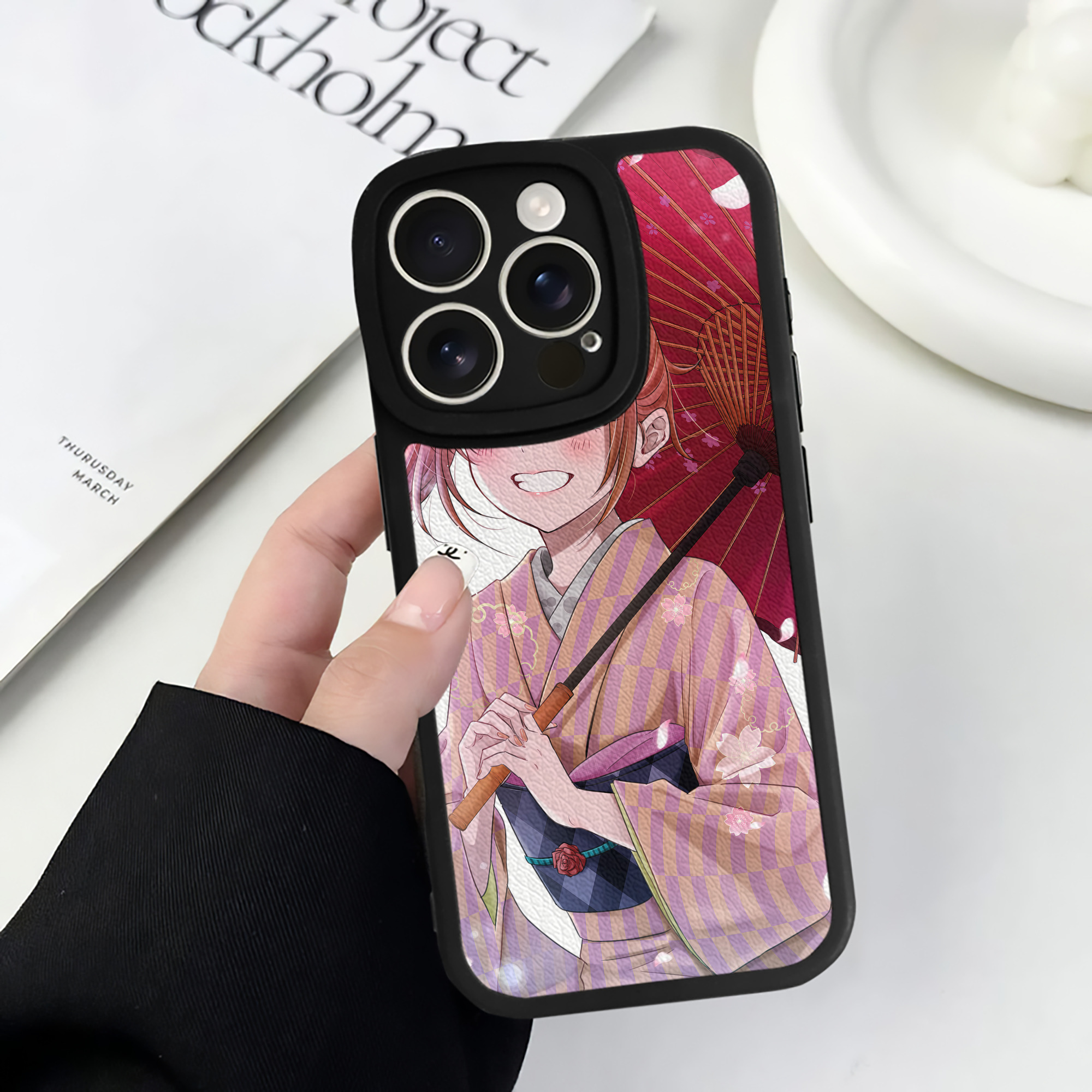 （画像用） ぎんたま 坂田銀時（さかたぎんとき） 神楽 志村新八（しむら しんぱち） GINTAMA Sakata Gintoki Kagura Shimura Shinpachi 【iPhone 16シリーズ対応】シリコンスマホケース（レザー調） 材質：シリコン